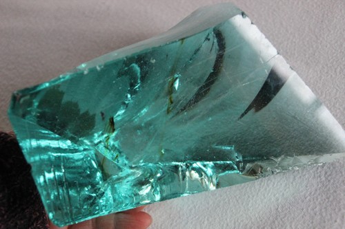 ca. 3 kg großer dekorativer Glasbrocken Glasstein aquamarinfarben Pyramidenform - Bild 3 von 14