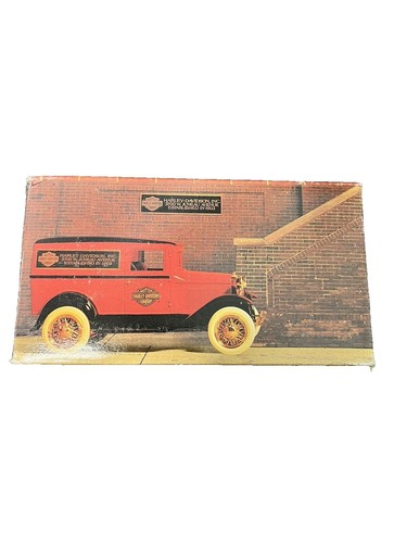 UNIVERSAL HOBBIES - Tracteur limitée à 1000 pièces - FORD County 654