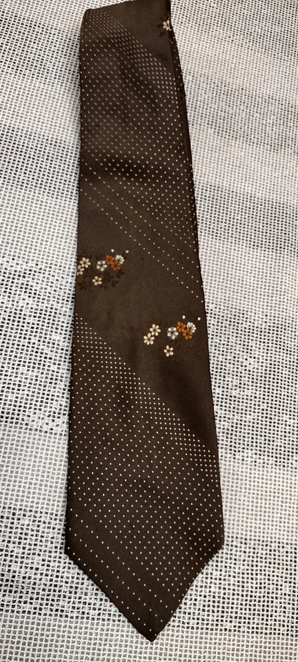 Corbata ancha floral marrón de los años 70 Mr. Blackwell pequeñas margaritas puntos blancos 4 pulgadas de ancho Foto 2 de 4