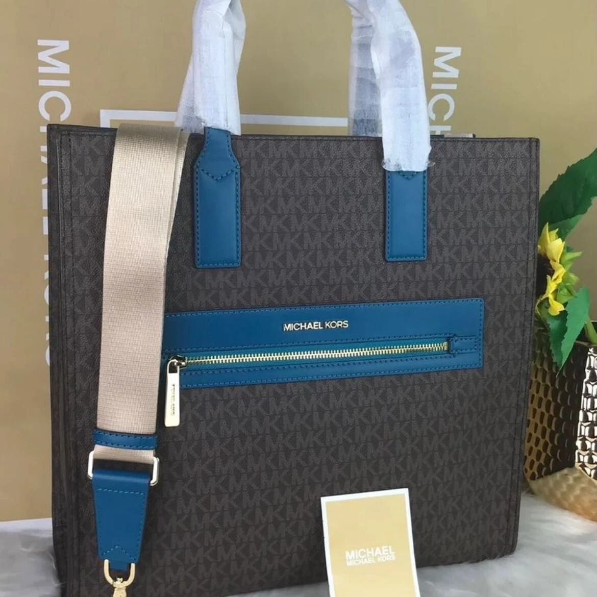 Borsa Michael Kors Kenly grande con logo 35T0GY9T3B (N.:160)