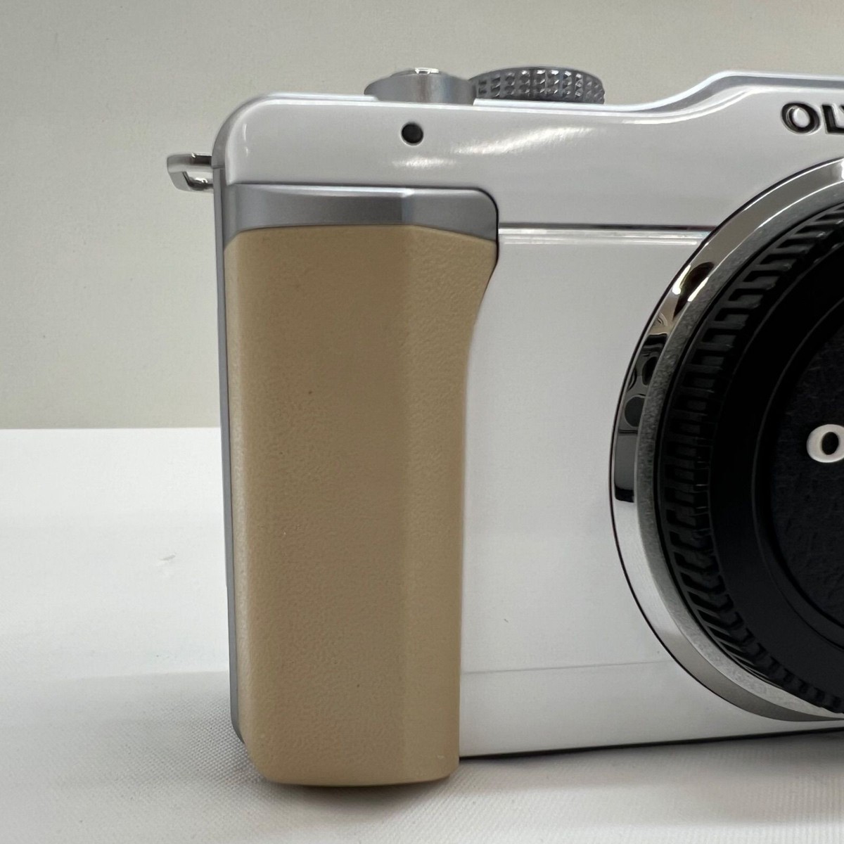 Olympus PEN E-PL1 Mirrorless Camera White 14-42mm Lens Kit Good