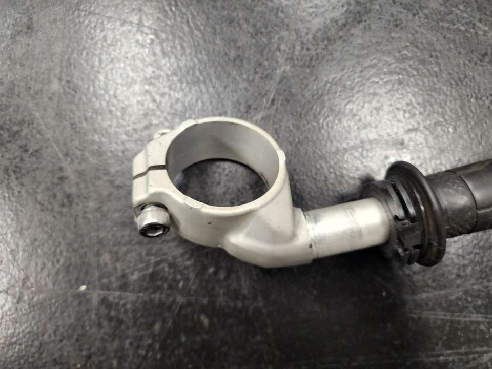 Manillar derecho Yamaha YZF-R1 2009-2014 con clip/con empuñadura OEM 14B-26122-00 Foto 4 de 4