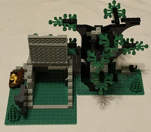 LEGO Castle: Camouflaged Outpost (6066) - Incomplete About 90% complete