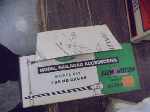 HO Train Fowler's Model Railroad #300 CROSSING GATE
