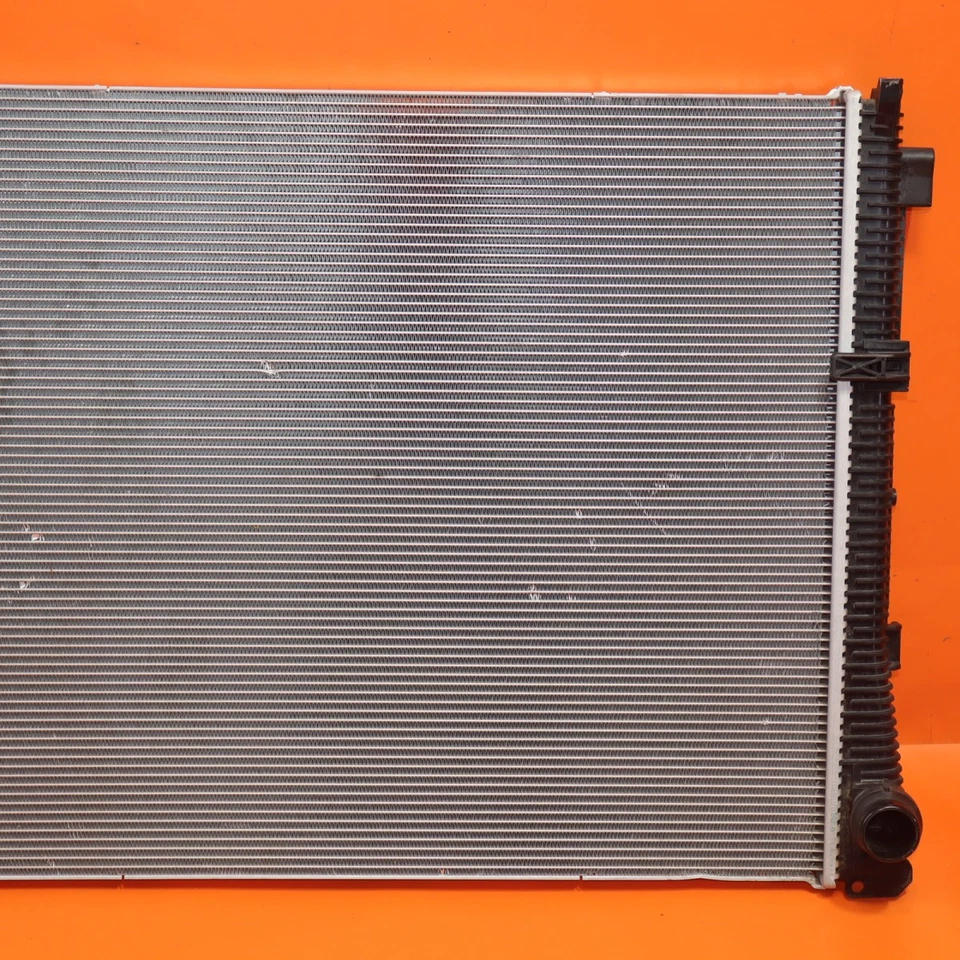 RADIADOR BMW 330 2022 2023 2024 2025 17115A30678 OEM Foto 3 de 4