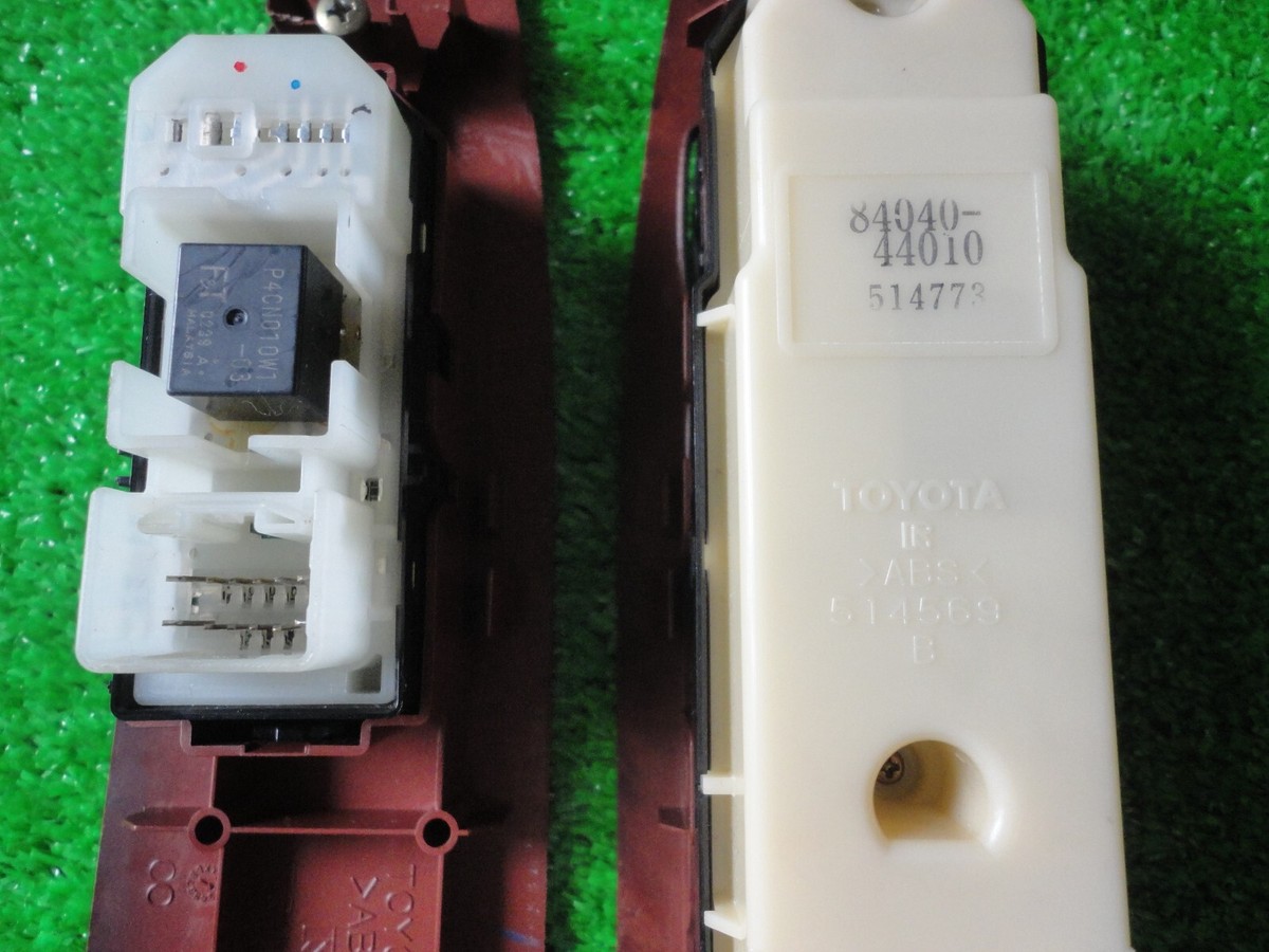 TOYOTA NOAH VOXY AZR60 Genuine Power Window Switch LH RH 84040