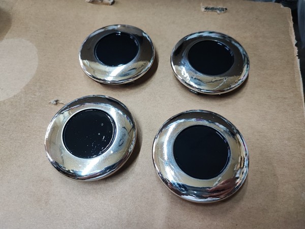 JUEGO 4 TAPACUBOS WHEEL HUB CAPS FORD TAUNUS TC1 GXL 1970-75 KNUDSEN