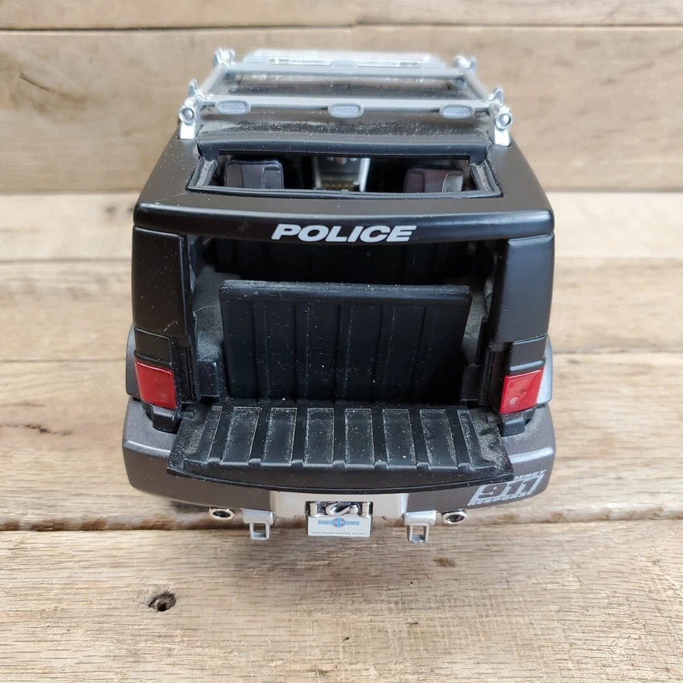 Maisto JEEP Wrangler Police SWAT Rescue Concept Vehicle 1:18 Scale Diecast Model - Image 3 of 4