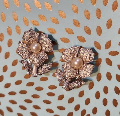 Jomaz clip-on earrings Floral design, Faux Pearl & Clear Rhinestones Silvertone 