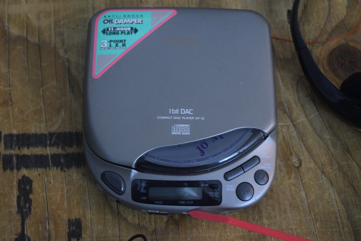 Vintage Aiwa XP-31 CD Player 1994 Bundle with AIWA HP-A270A