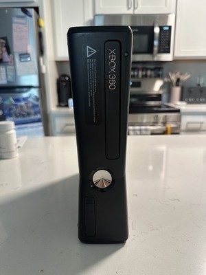 Xbox 360 S - Model 1439 - Matte Black - w/ Controller, Cords, & 7 Games