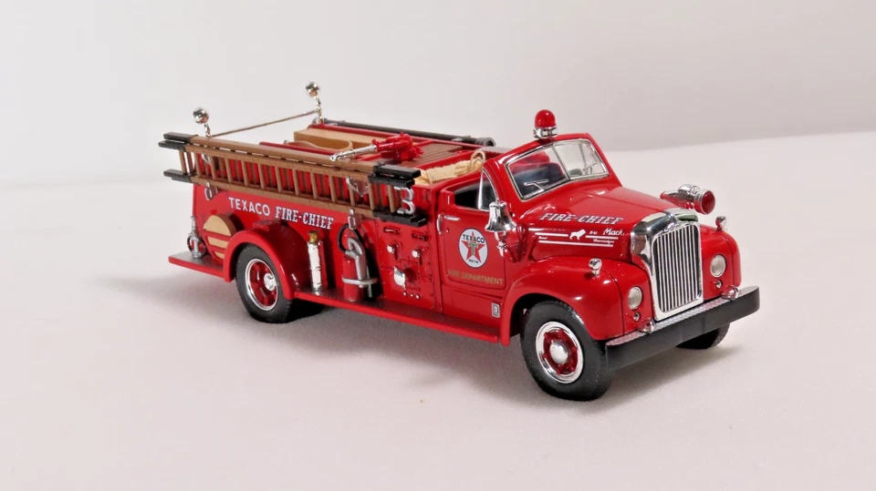 FirstGear 1960 B- Model Pumper 1:34 INV# 3341 W/Box - Image 2 of 4