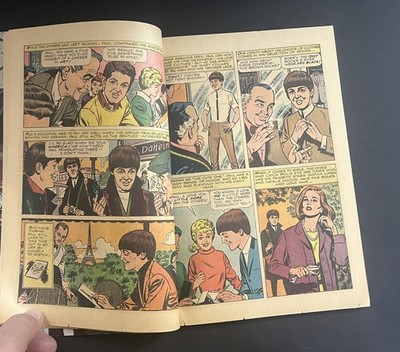 The Beatles Vintage 1964 Dell Giant Comic Book Magazine NEMS