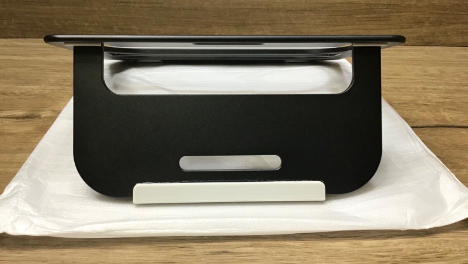 Leightweight Metal Desktop Adjustable Laptop Riser Holder Black *NO BOX