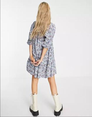 patterned smock dress MIDNIGHT SHELL MIDI L Measures 35 in length by 22 across chest and is a size medium. marta smock dress blue floral