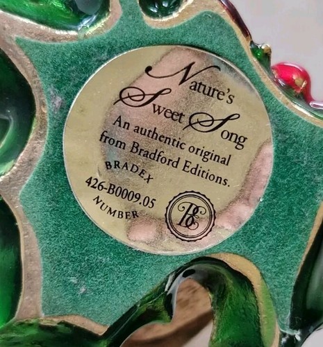 BRADFORD EXCHANGE "NATURE'S SWEET SONG" ENAMELLED ROBIN WITH HOLLY TRINKET BOX  - Picture 8 of 14