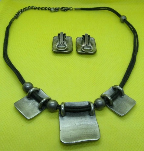 Vintage Ornate Hammered Silver Tone Modernist Geometric Necklace & Clip Earrings - Picture 5 of 5