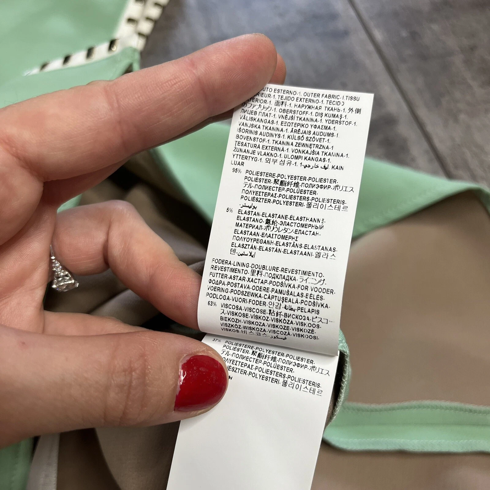 VERSACE Top oscillante senza maniche verde zecca 6 (42 euro)