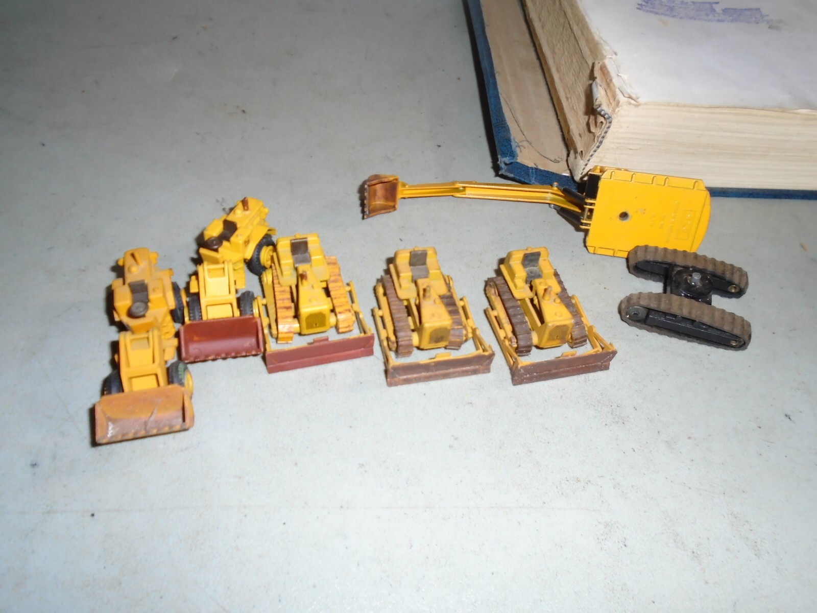 NZG HO SCALE CONSTRUCTION VEHICLES 3 BULLDOZERS 2 FRONT END LOADERS eBay