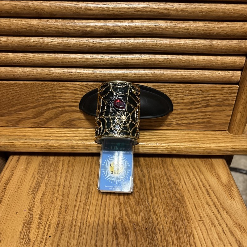 NEW. Bath And Bodyworks Light Up,￼Spiderweb Wallflower Plug-In Holder ￼
