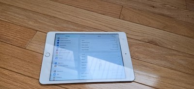 Apple iPad Mini 4 - 64GB Wi-Fi, Rose Gold