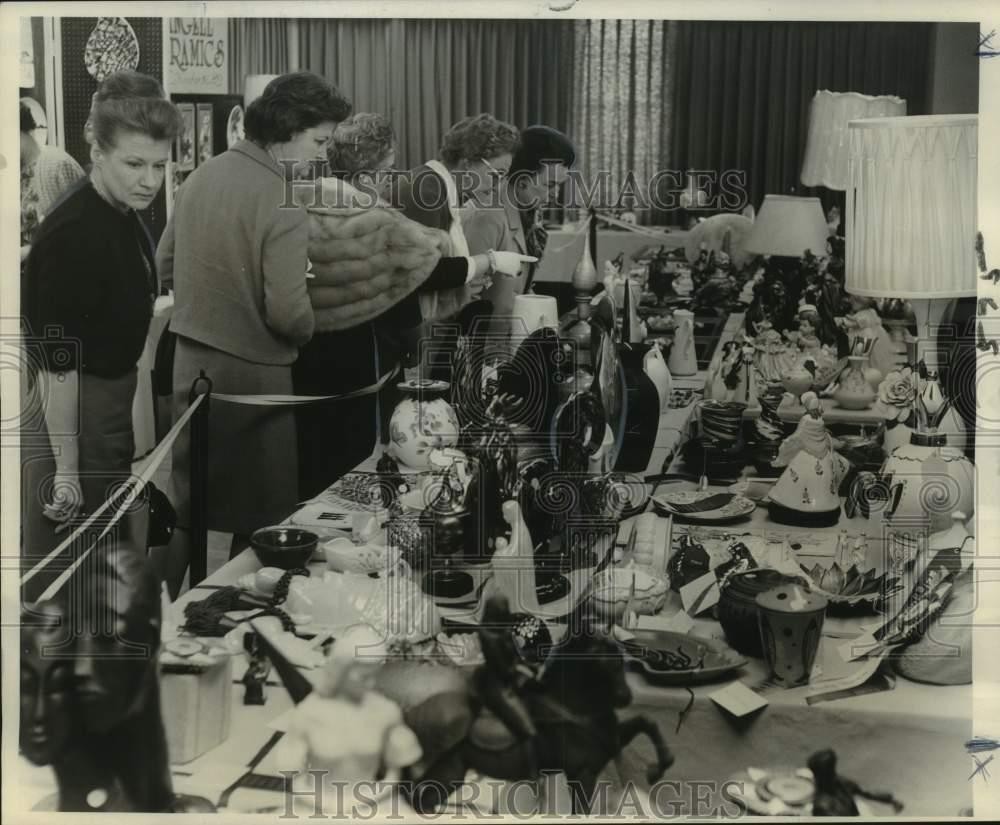 1966 Press Photo Works of Art at the New Orleans Ceramic Society Annual Show
