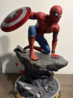 Queen Studios 1/4 Spider Man Statue w/ Captain America Shield Resin Marvel