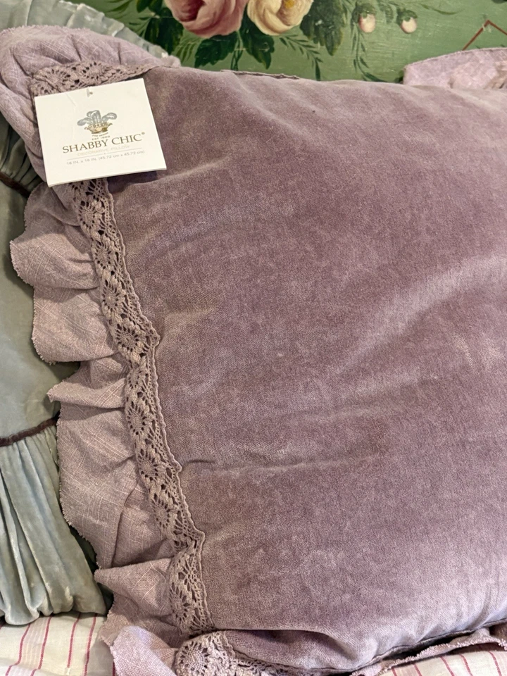 "Almohada decorativa Shabby chic 18"" x 18"" Rachel Ashwell" Foto 2 de 4