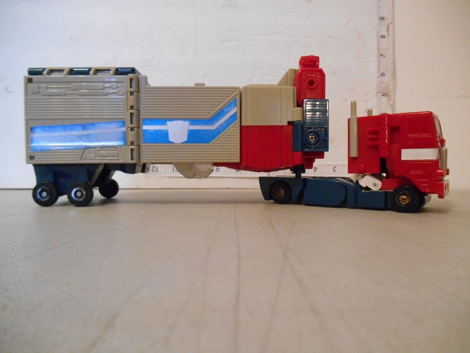 GI 1987 Optimus Prime Hasbro Transformer power masters Used - Image 3 of 4