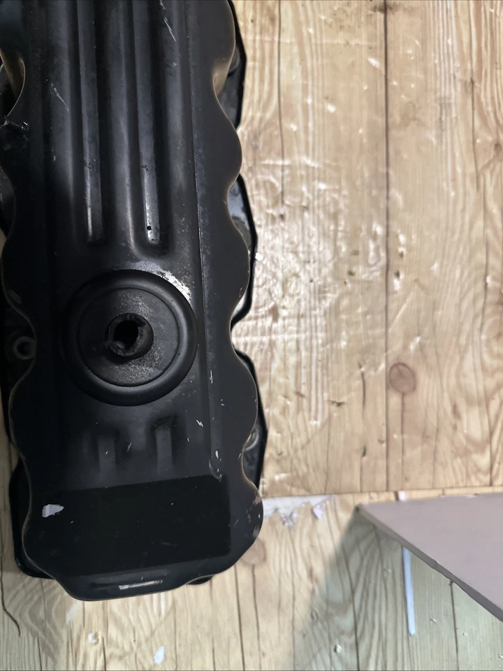 Jeep Wrangler YJ Cherokee XJ 91-95 OEM 4.0L Aluminum Valve Cover 53020323 - Image 4 of 4