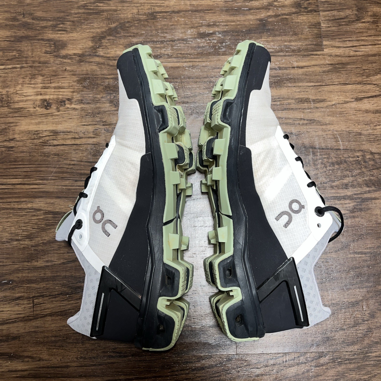 On Cloud Running CloudVenture Trainers Womens Pea… - image 6