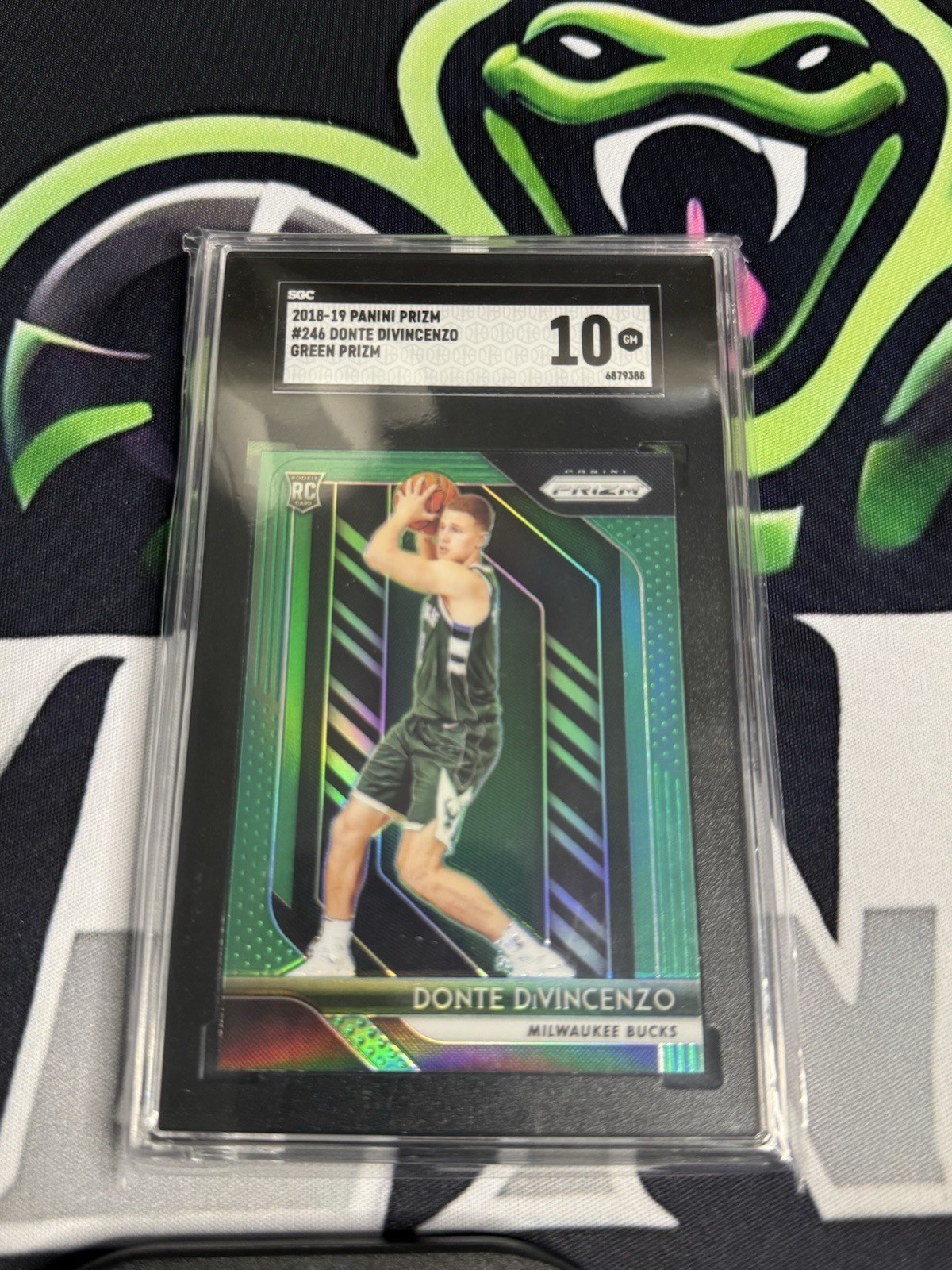 2018-19 Panini Prizm Green Prizm #246 Donte DiVincenzo SGC 10 Timberwolves