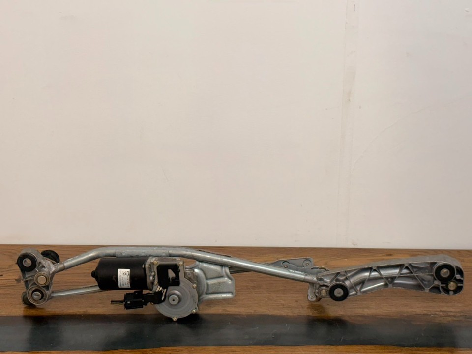 BMW 5 SERIES E39 2002 - Front Wiper Linkage & Motor 61618385218 / 67638360603