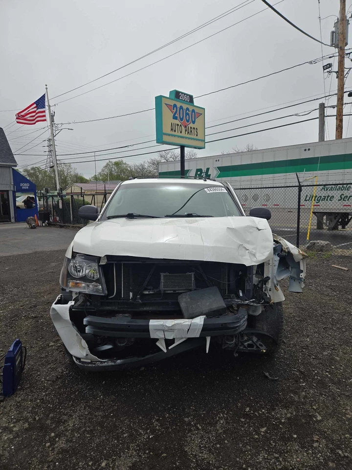 Brazo de control superior superior delantero izquierdo usado se adapta a: Chevrolet Avalanche 150 2012 Foto 3 de 4