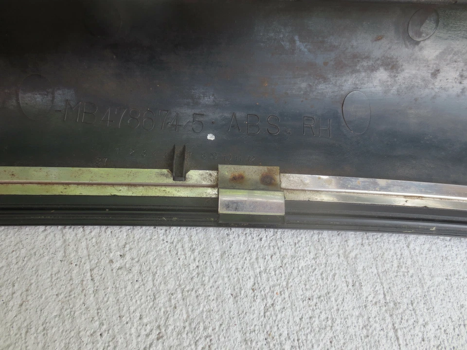 89 90 91 92 DODGE COLT MIRAGE PASSEGER LADO DERECHO QUATER PANEL MOLDURA Foto 4 de 4