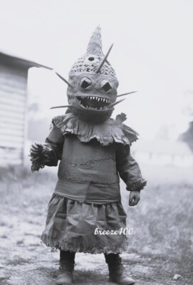 Halloween Photo/MODERN DAY/CREEPY ALIEN MONSTER COSTUME/4X6 B&W Photo Reprint
