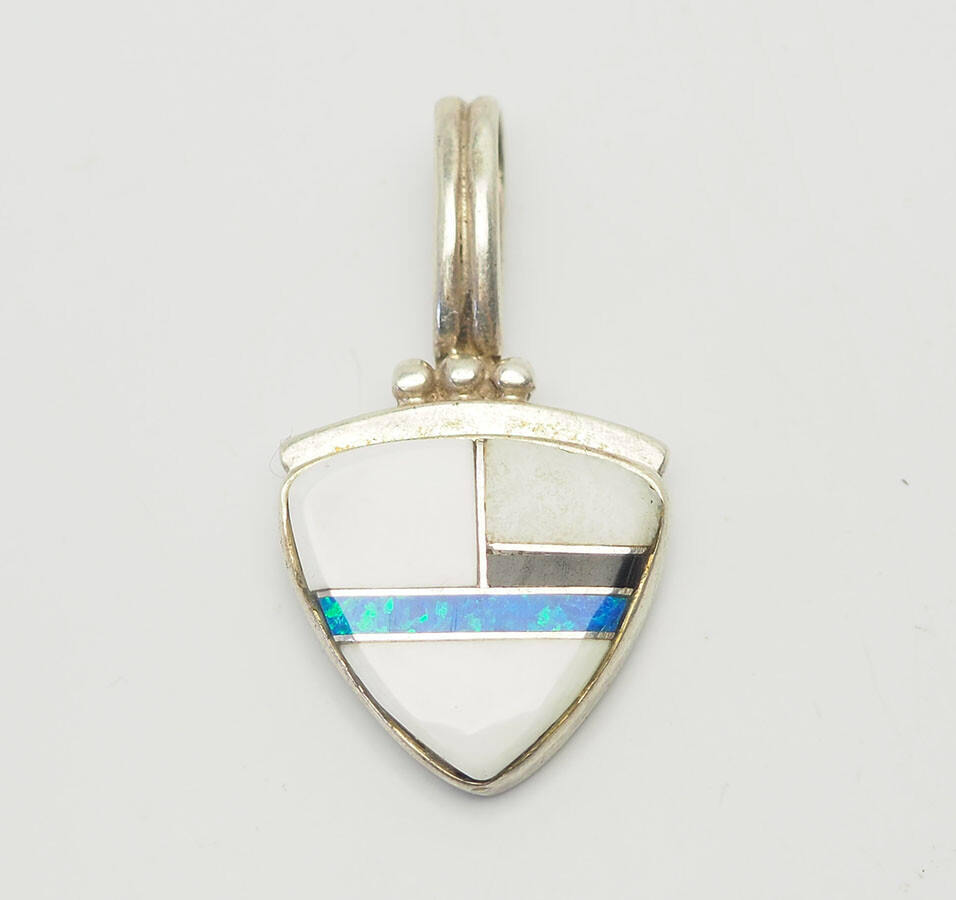 Huge Vintage Navajo 'Turquoise Sheild' Leaves Native American Jewelry Silver Bracelet Huge Vintage Navajo 'Turquoise Sheild' Leaves Native American Jewelry Silver Bracelet
