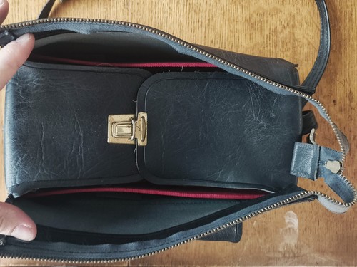 Vintage Black Camera Shoulder Bag Carry Case Satchel W/Filter Bag & Key PLU: W52 - Picture 5 of 14