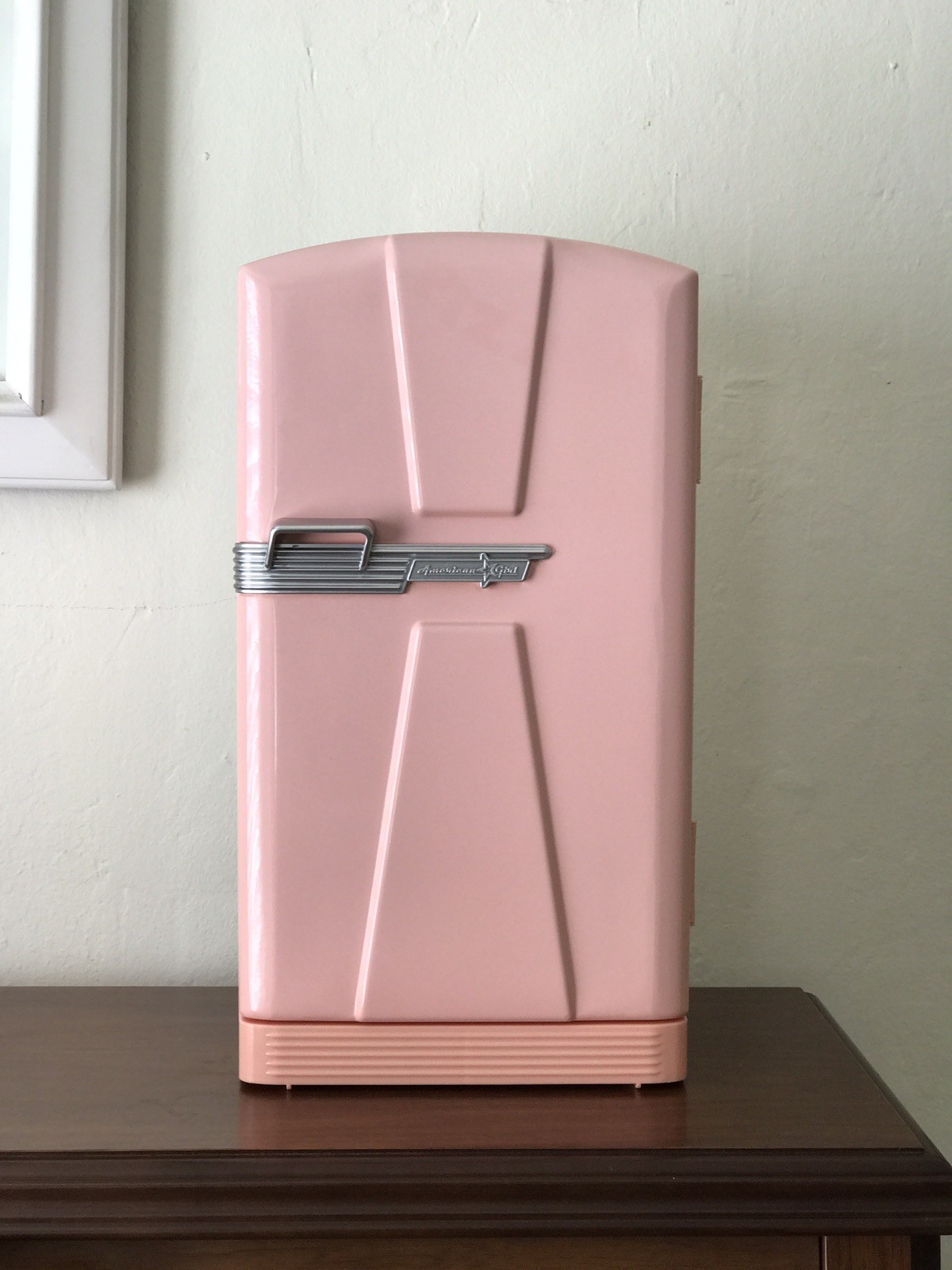 American Girl Doll Refrigerator  w/Food Items Retired 8.5w x 6d x 15h  Excellent