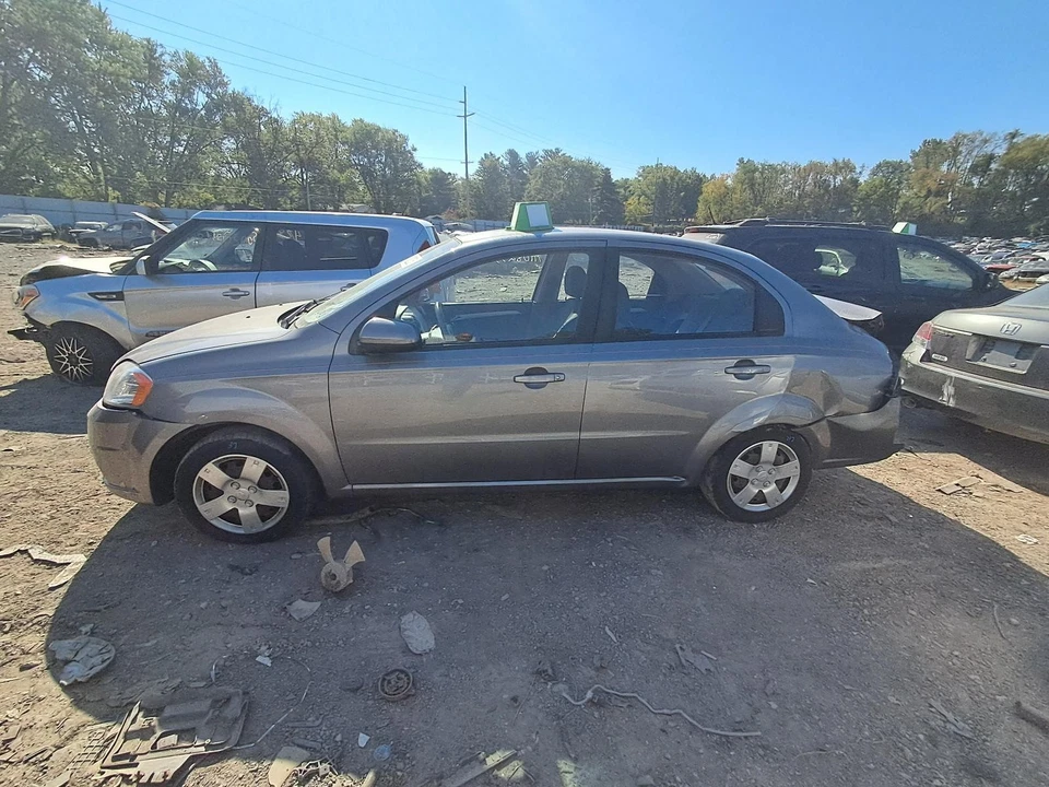 Conjunto de faros izquierdos usados se adapta a: Chevrolet Aveo Ntbk 2011 grado A izquierdo Foto 3 de 4