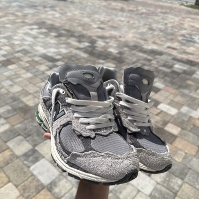 New Balance 2002R Men's Sneakers Dark Grey Size 7