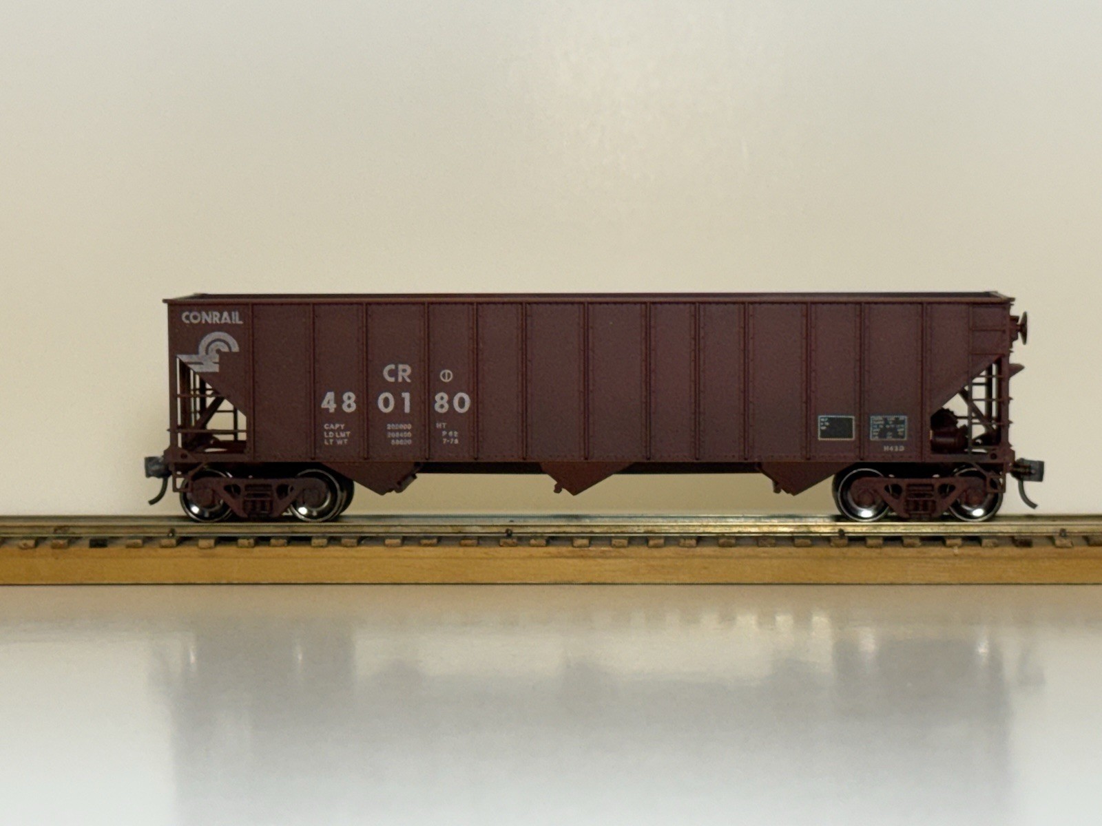 HO scale,Conrail, Brown/Weathered , Open Roof, Rapid Discharge Hopper #CR-480180