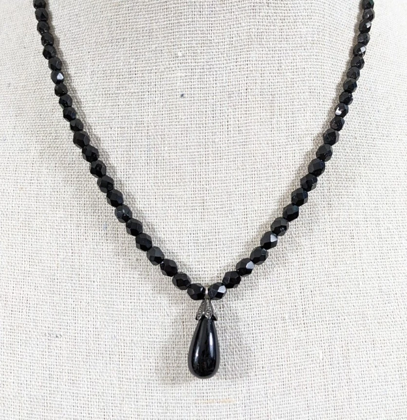 Ciondolo Christian Dior Nero a Goccia Sfaccettata Collana Perline