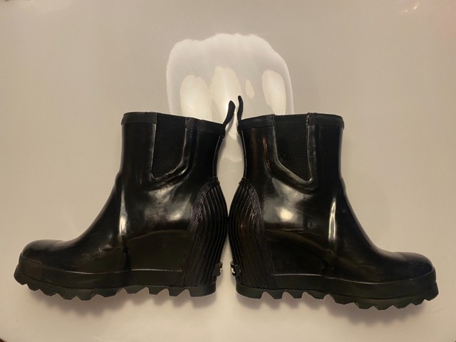 sorel joan rain wedge chelsea gloss