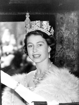 Her Royal Majesty Queen Elizabeth II Portrait Picture Photo Print 8'' x 10'' 