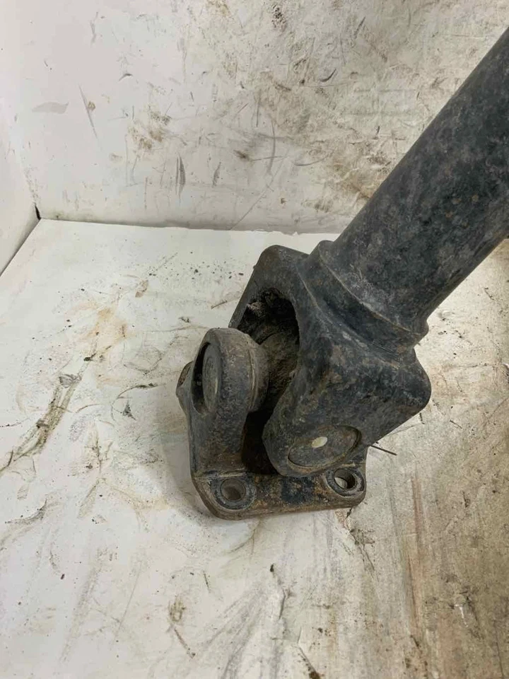 1980-1983 Nissan Pickup/Datsun 720 Rear Drive Shaft 3730041W00 2.2L 4Cyl 4x4 - Image 3 of 4