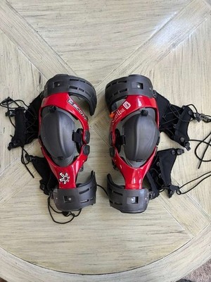 Asterisk Cell Knee Brace Protection System Pair Red/Black Motocross- Adult Large