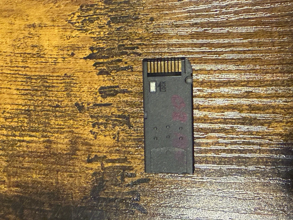 Sony MemoryStick Pro 2GB MINT Unique color variant LOCK FUNCTIONING - Image 2 of 3
