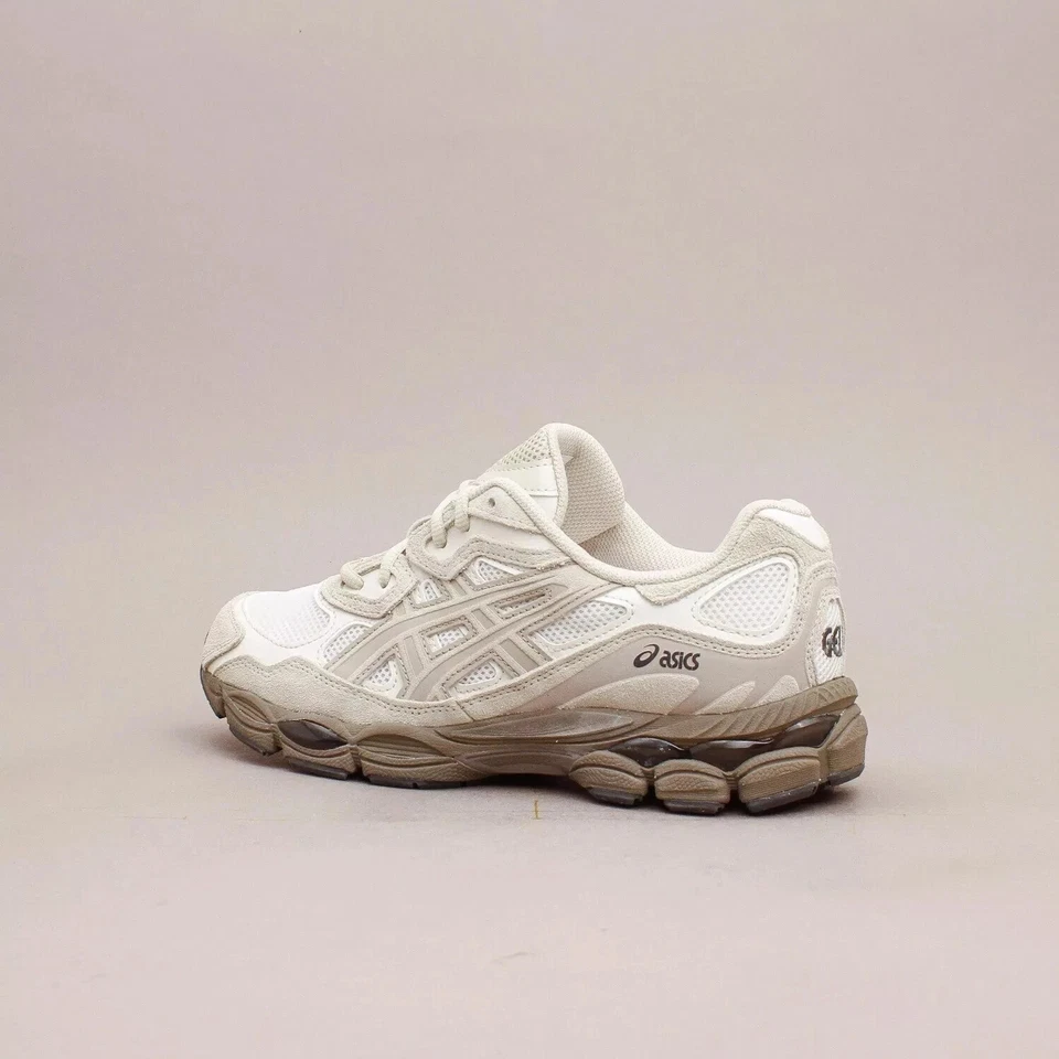 Nuevos zapatos para correr para hombre ASICS Cream Mud Sportstyle Gel-NYC Foto 2 de 4