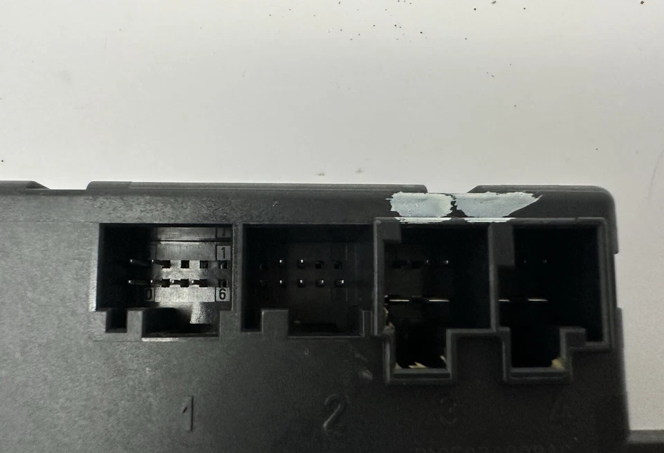 Unidad de módulo de control de puerta de pasajero delantero derecho Chrysler Town & Country OEM 07-20 Foto 3 de 4